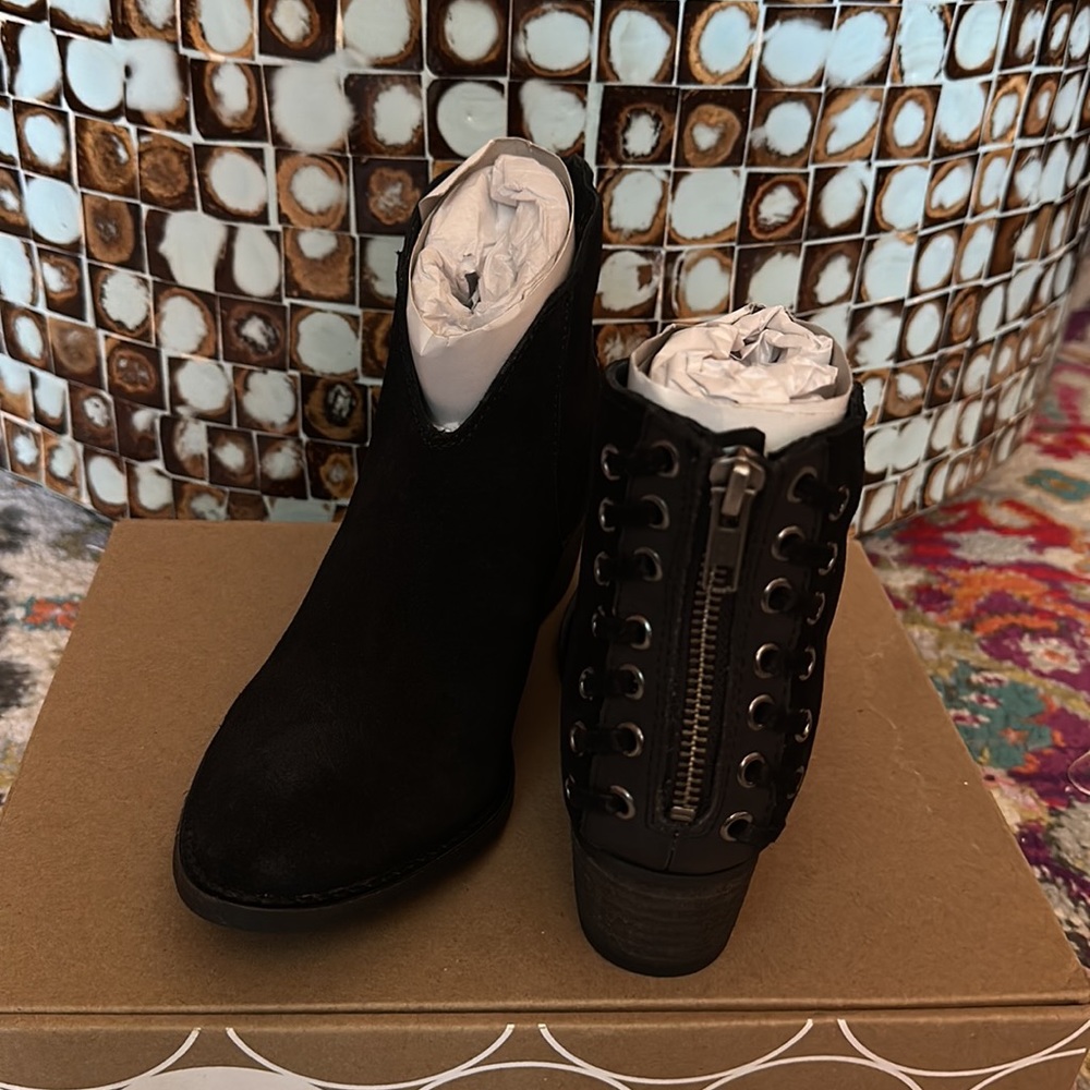 🖤 Journee Arika Ankle Bootie 🖤
